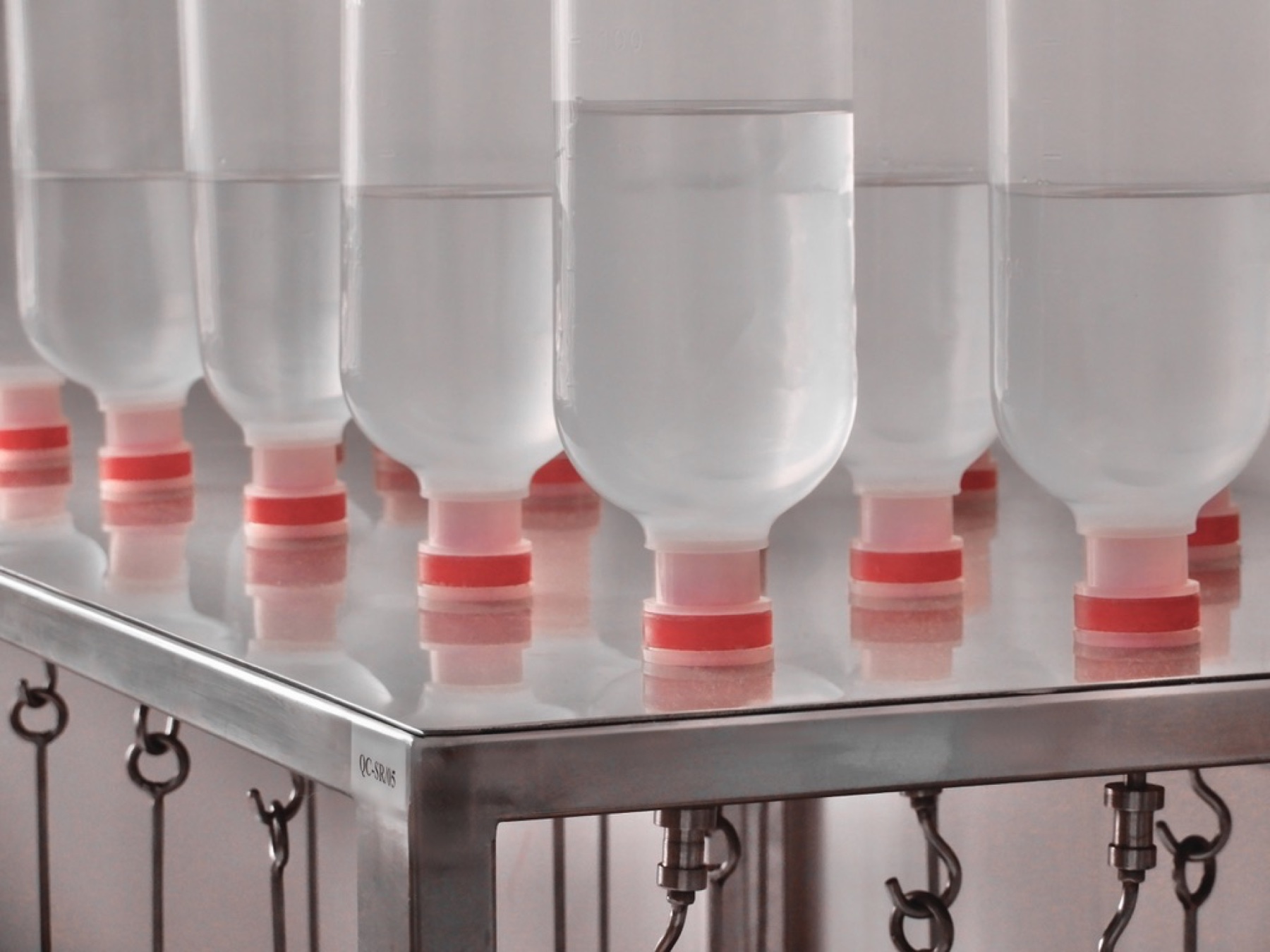 Reyhan Darou quality control laboratory